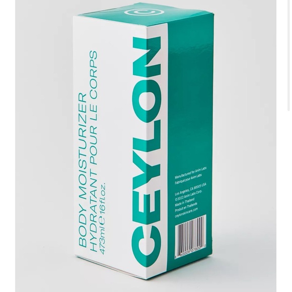 This body moisturizer hydrates while helping clear the skin and improving textur - Picture 2 of 3